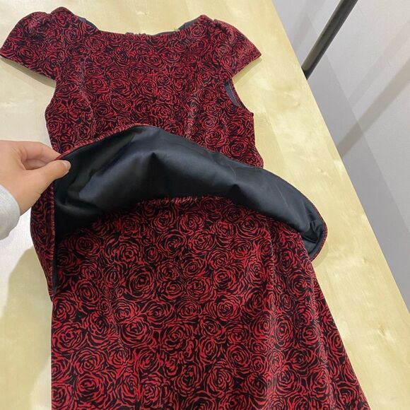 Alice & Olivia Red Rose Velvet Peplum Dress - Picture 5 of 9